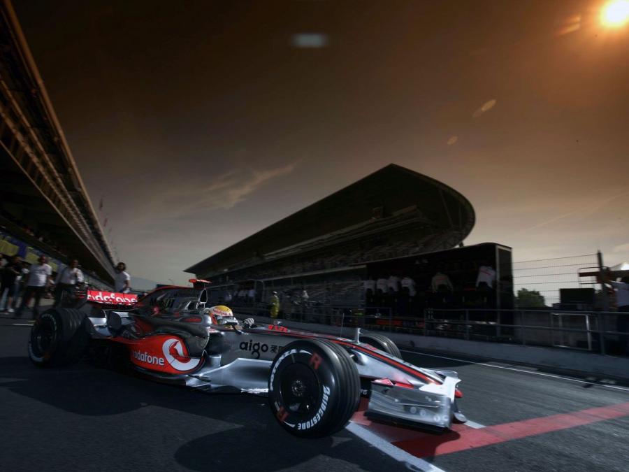  McLaren Mercedes-Benz MP4-23 2008 года  (фото 3 из 16)